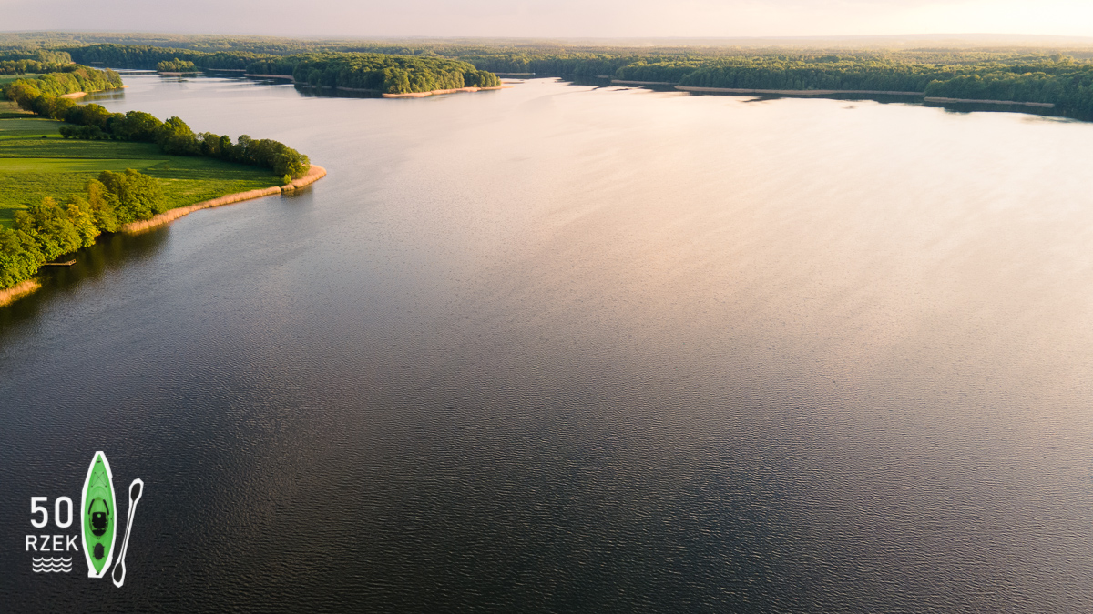 jezioro jeziorak zdjecie z drona zachod slonca